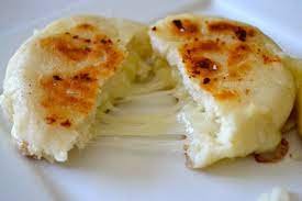 Arepa Con Queso y Suero